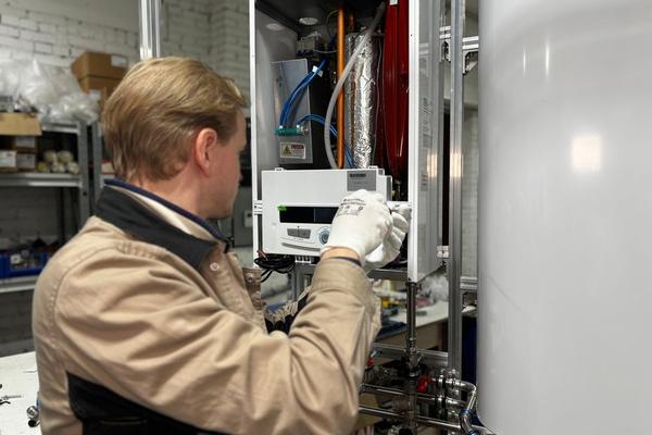 how does a tank water heater work